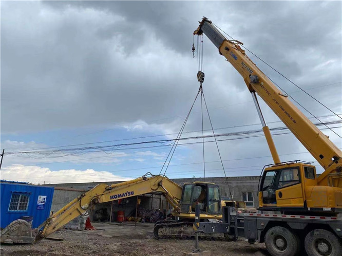 马鞍山市25吨吊车的工作半径是多少？